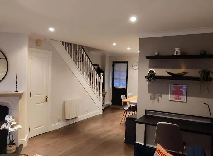 펜션 Faithlegg Mews